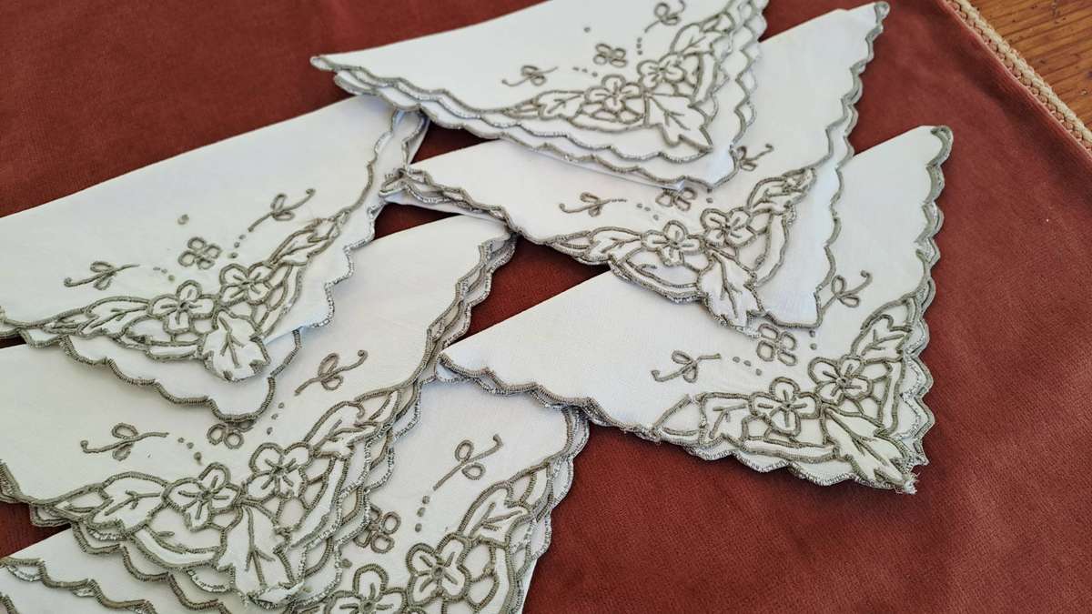 Set of 6 small linen napkins 26 x 26cm - Madeira embroidery