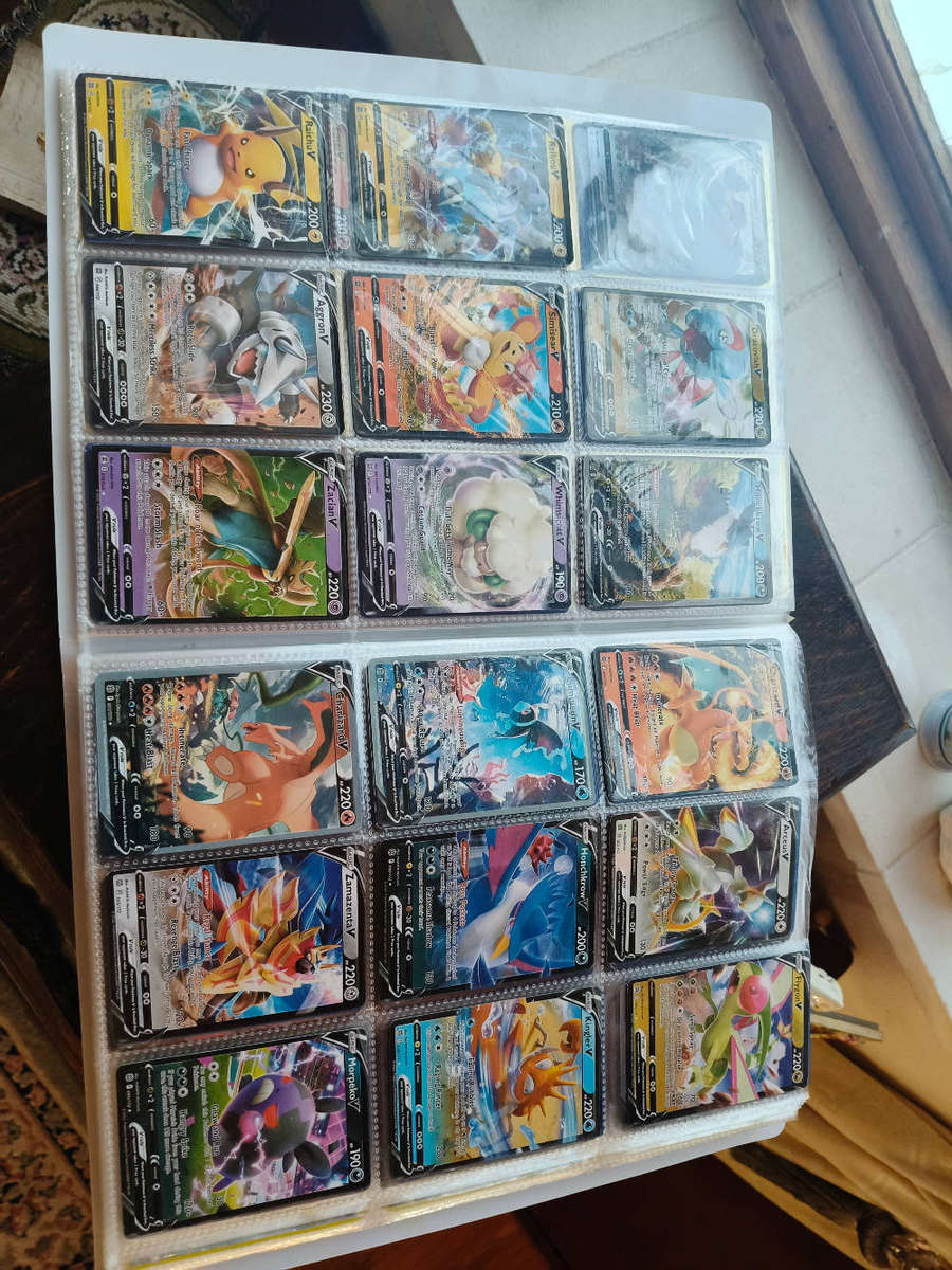 Lot of ±700 Pokémon Cards + 2 Pokémon Tins + Folder