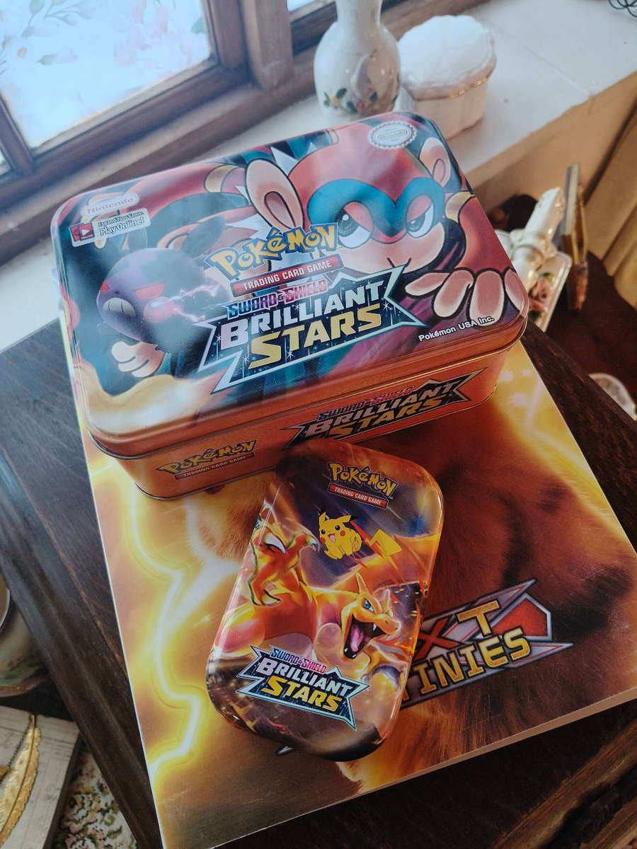 Lot of ±700 Pokémon Cards + 2 Pokémon Tins + Folder