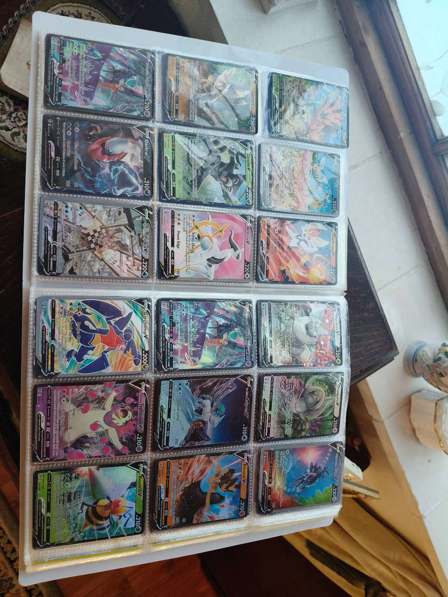 Lot of ±700 Pokémon Cards + 2 Pokémon Tins + Folder