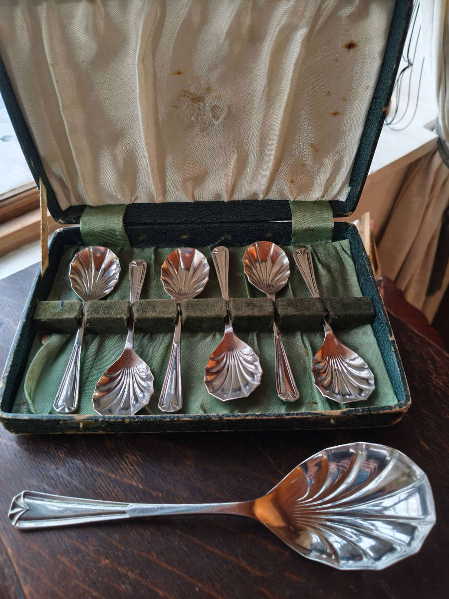 Vintage 1948 John Batt & Co Ltd EPNS A1 Silver Plated Cased Spoon Set