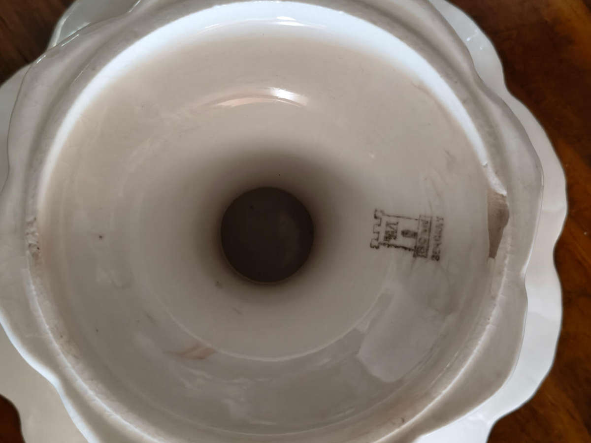 Franz Anton Mehlem Cookie server/cupcake Stand