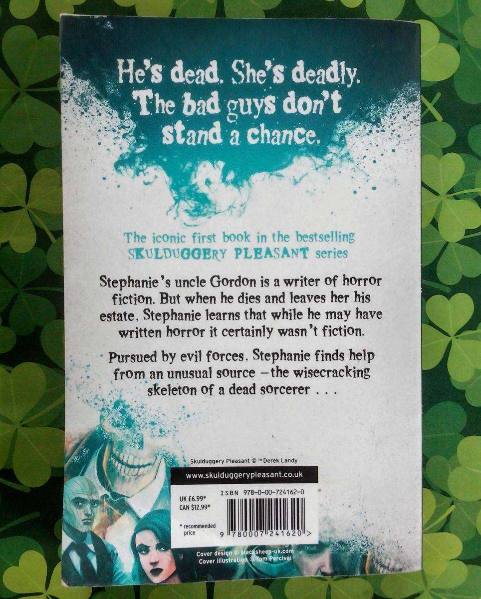 Skullduggery Pleasant (Skullduggery Pleasant #1) by Derek Landy