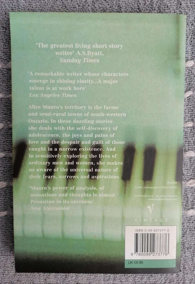 Dance of the Happy Shades by Alice Munro