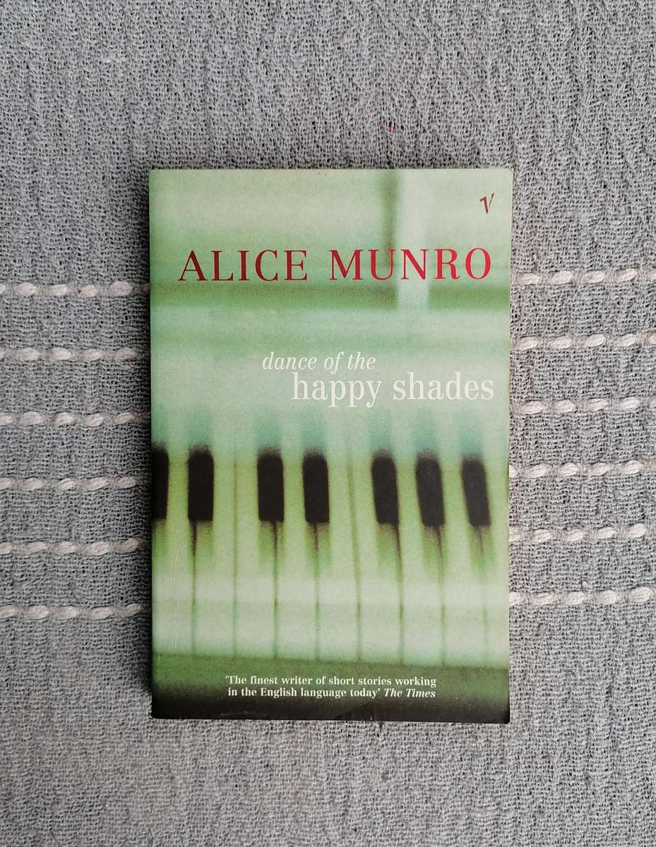 Dance of the Happy Shades by Alice Munro