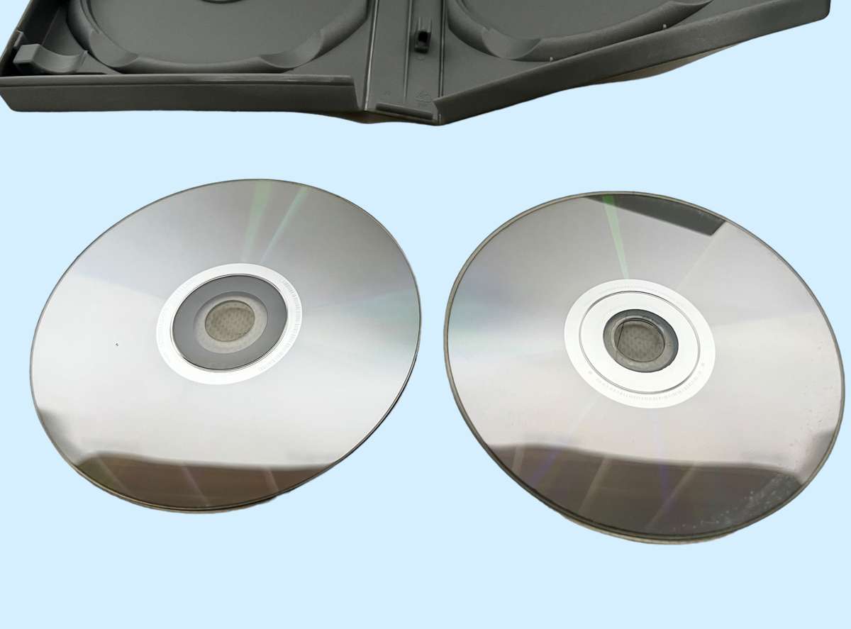 Five The Sims expansion packs (PC game), including Hot Date and Unleashed