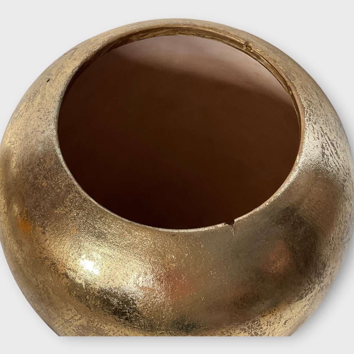 Stylish eye-catching resin (?) gold finished Vase - beautiful home decor