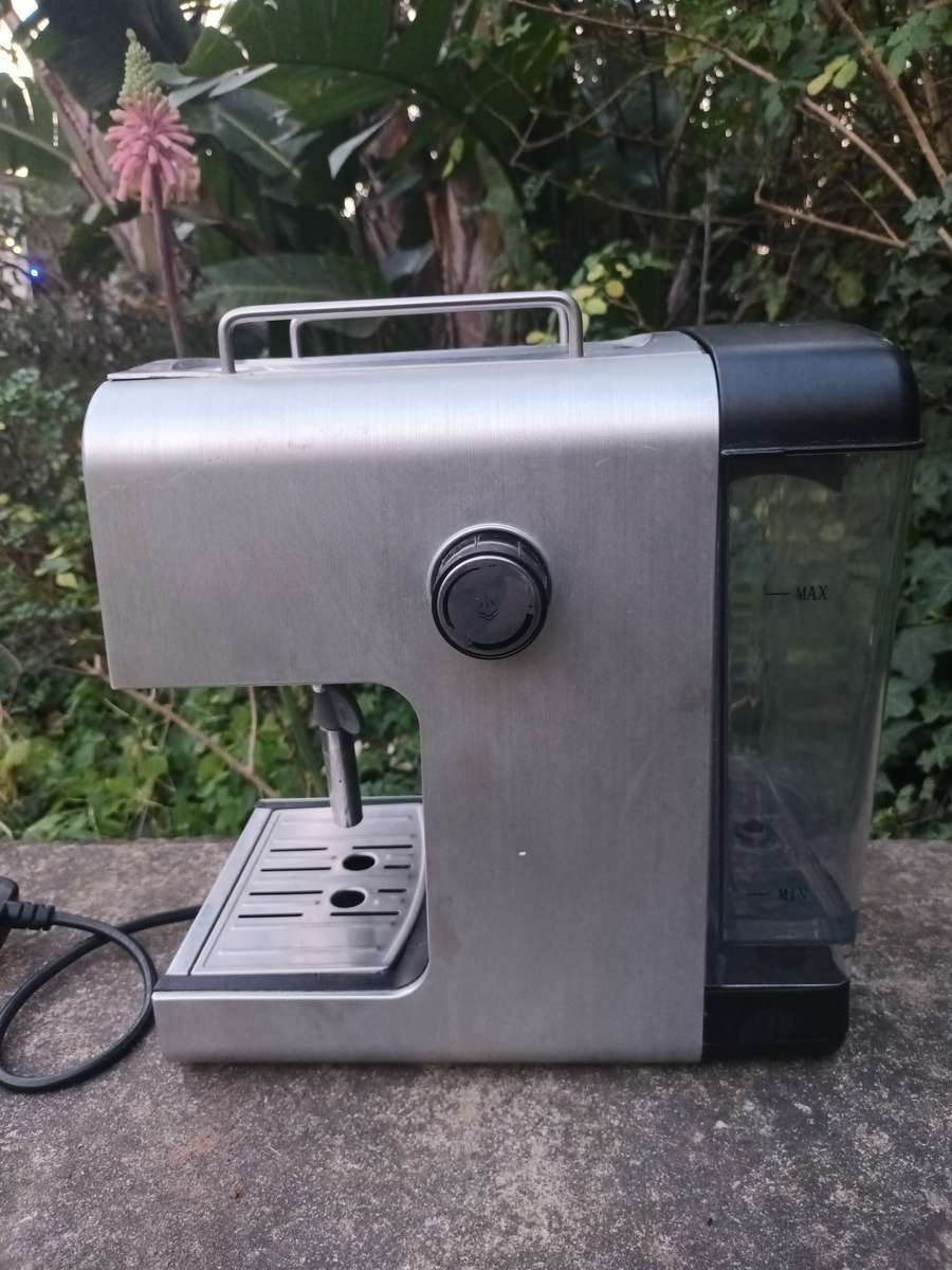 Russell Hobbs Nero Espresso Coffee Maker RH1916