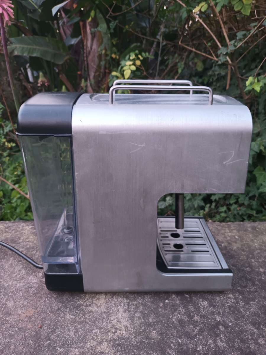 Russell Hobbs Nero Espresso Coffee Maker RH1916