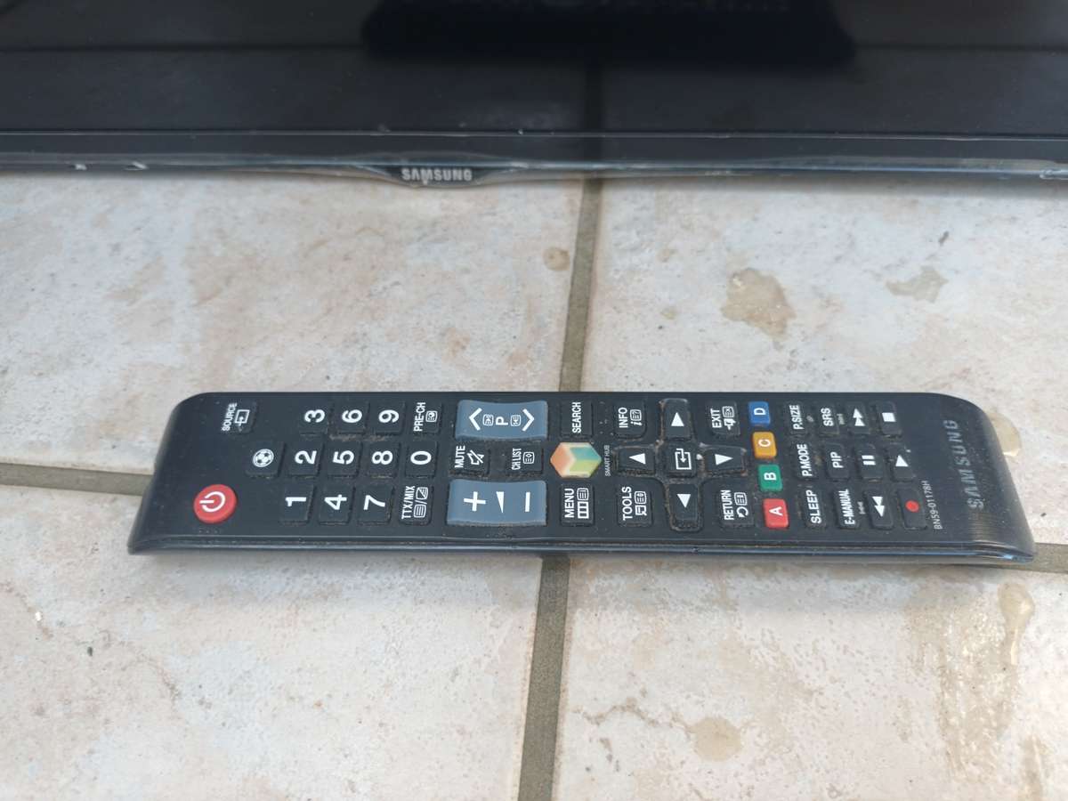 Samsung 40" Smart TV Model UA40H5203ER