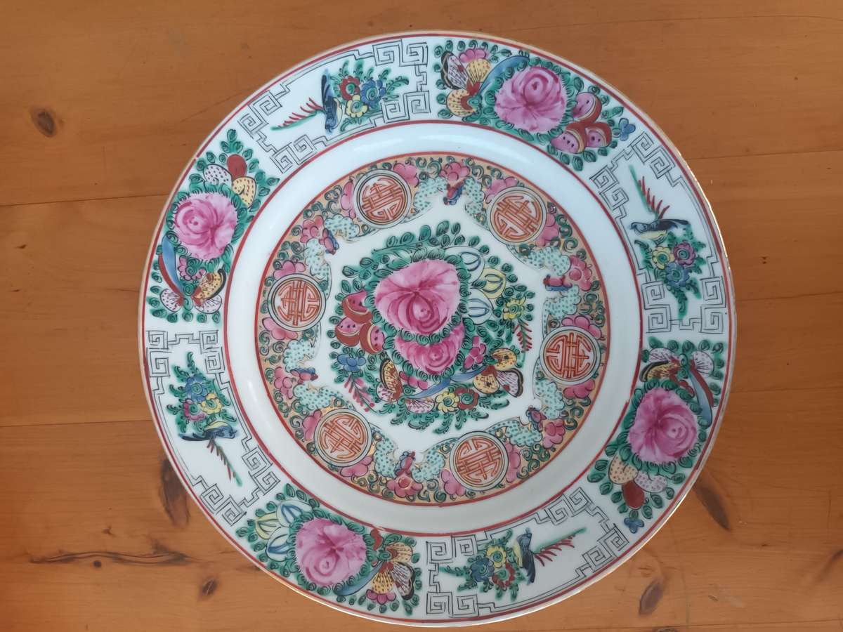 VINTAGE 1920s Chinese Famille Rose Medallion Longevity Sign Decorative Plate