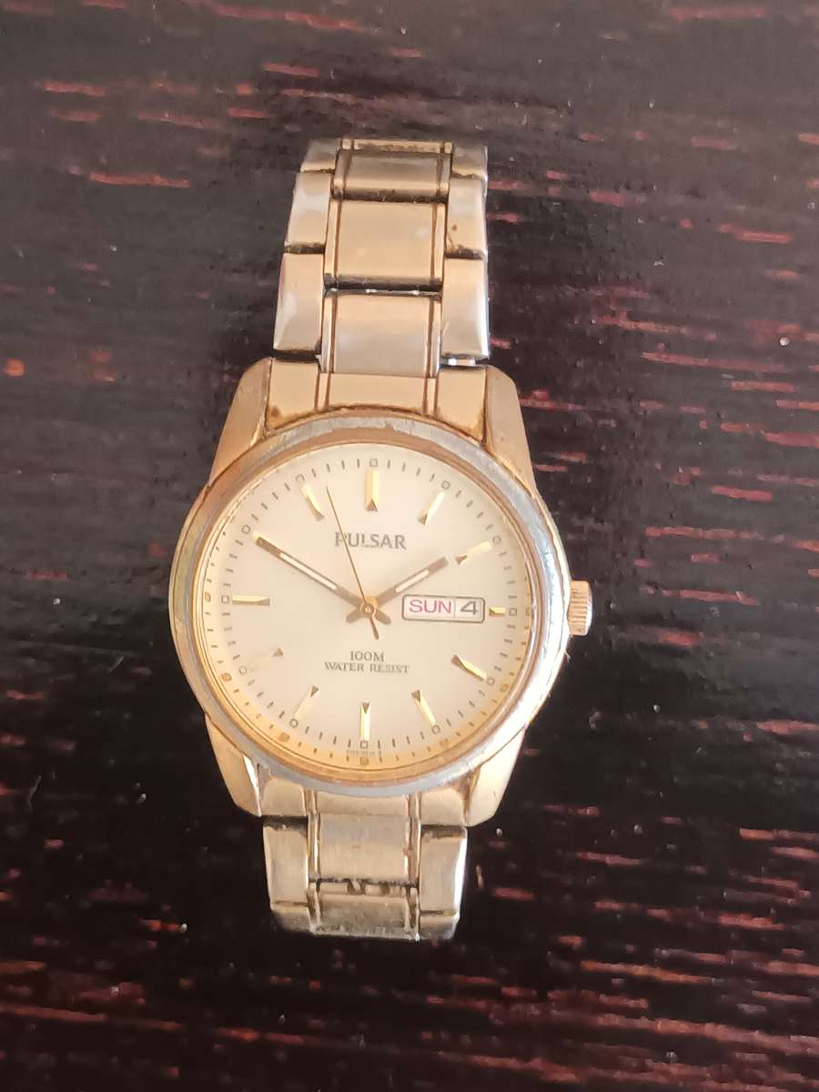 VINTAGE Pulsar Mens VJ33-X004 Classic Day Date Gold Tone Quartz Analog Watch