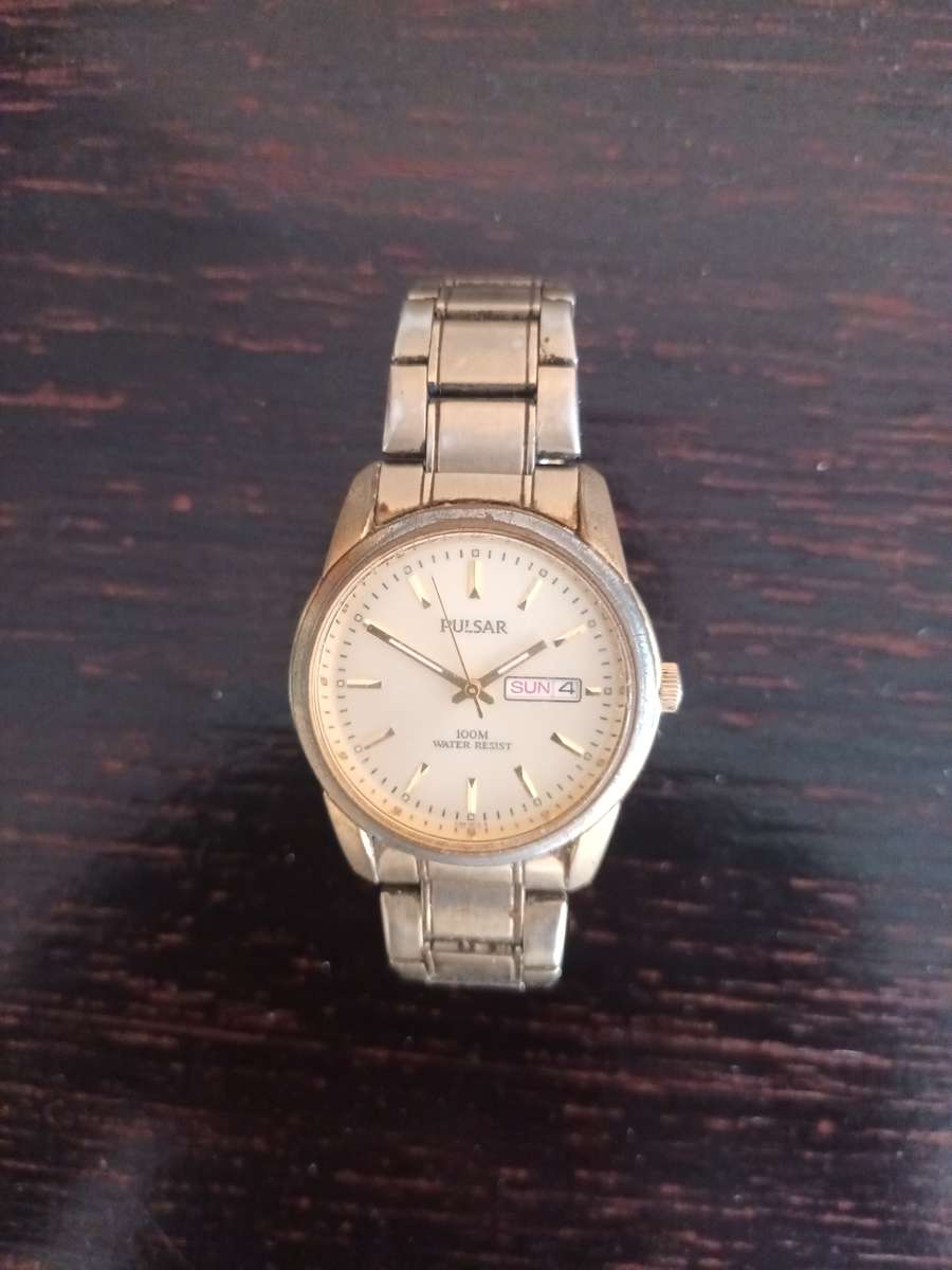 VINTAGE Pulsar Mens VJ33-X004 Classic Day Date Gold Tone Quartz Analog Watch