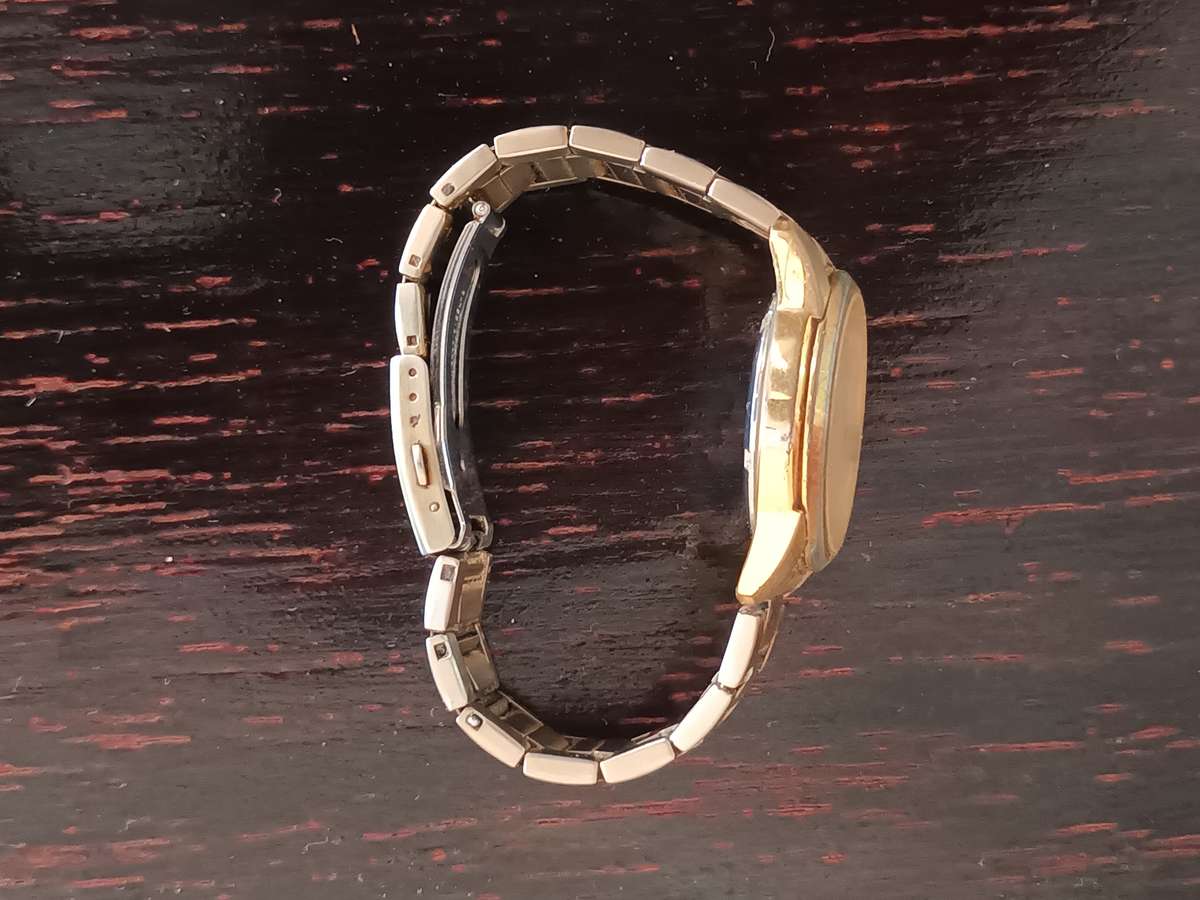 VINTAGE Pulsar Mens VJ33-X004 Classic Day Date Gold Tone Quartz Analog Watch