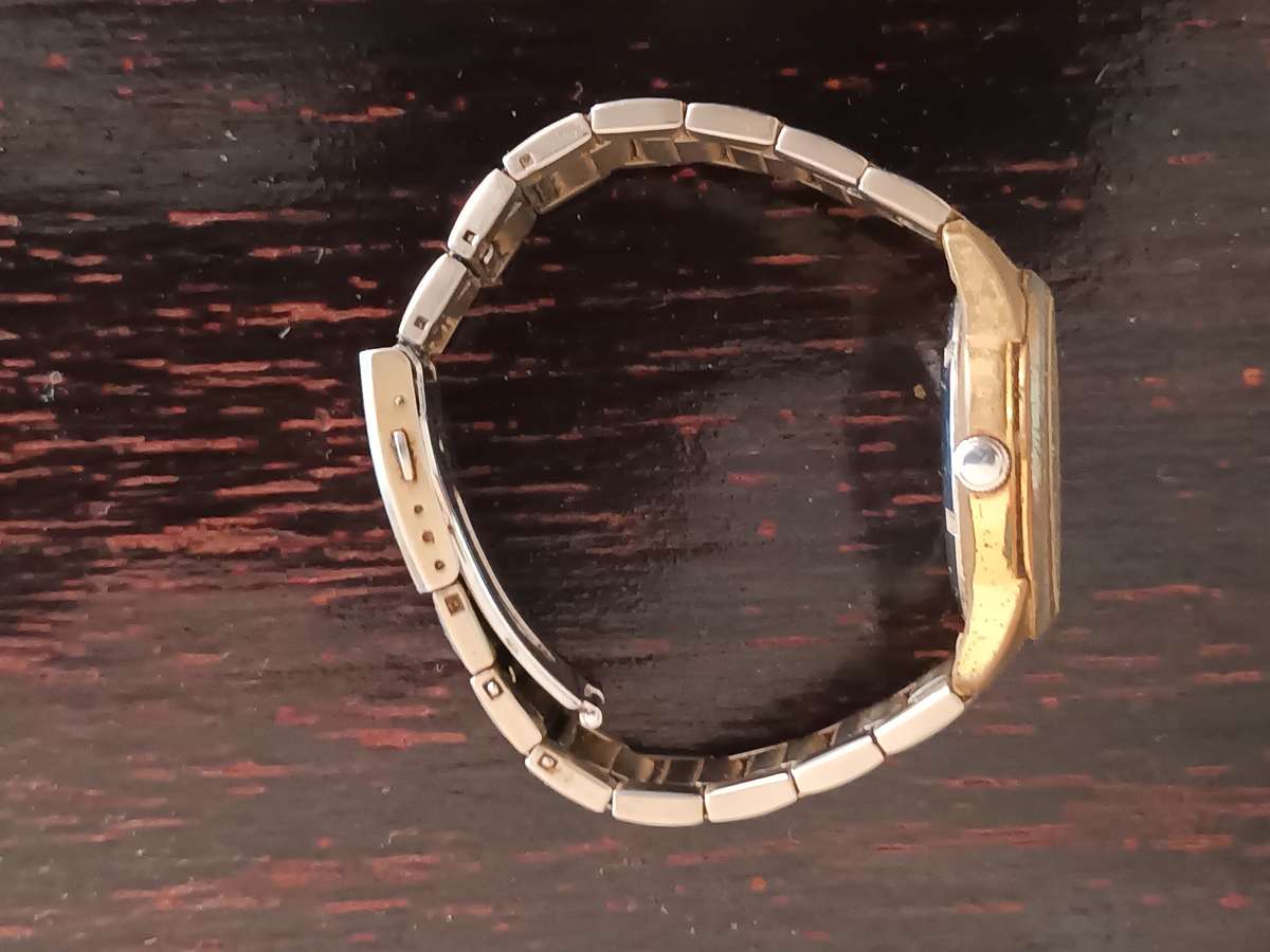 VINTAGE Pulsar Mens VJ33-X004 Classic Day Date Gold Tone Quartz Analog Watch