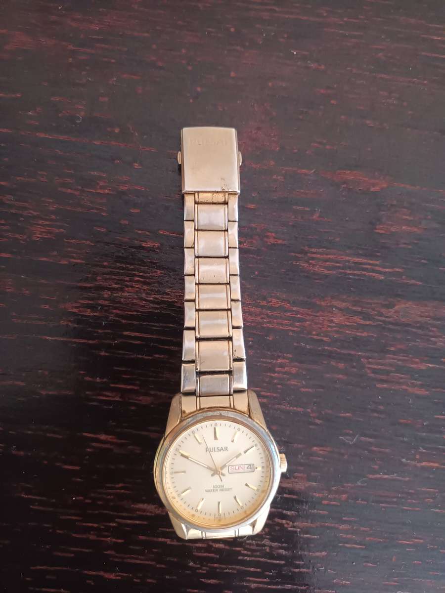 VINTAGE Pulsar Mens VJ33-X004 Classic Day Date Gold Tone Quartz Analog Watch