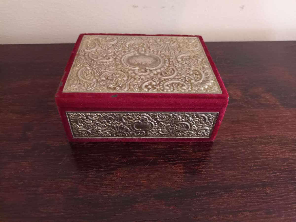 VINTAGE Godinger Silver-Plated Trinket Box With A Red Velvet Lining