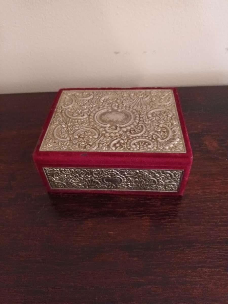 VINTAGE Godinger Silver-Plated Trinket Box With A Red Velvet Lining
