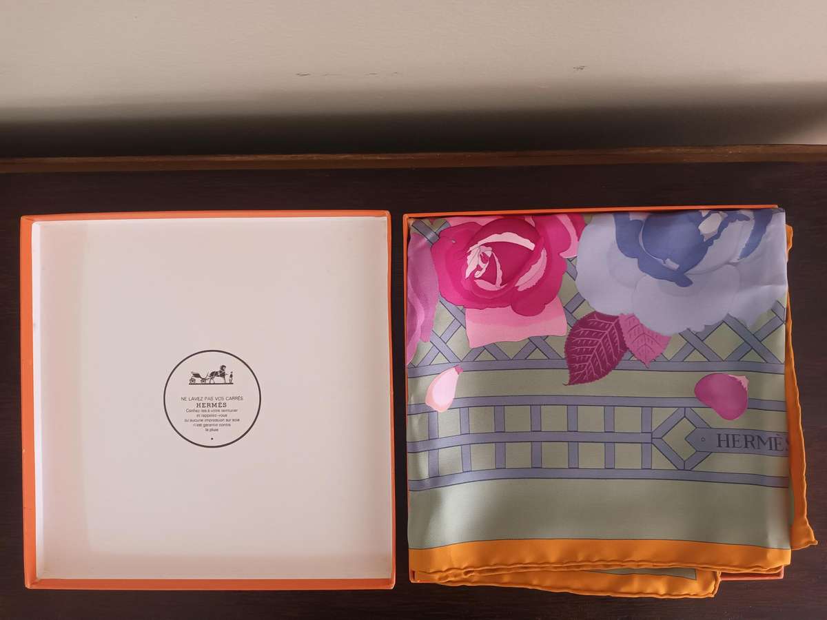 VINTAGE HERMÈS 100% Silk Scarf Roseraie Design By Christiane Vauzelles With Box