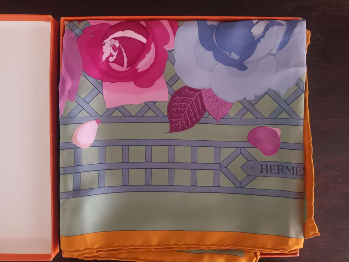 VINTAGE HERMÈS 100% Silk Scarf Roseraie Design By Christiane Vauzelles With Box