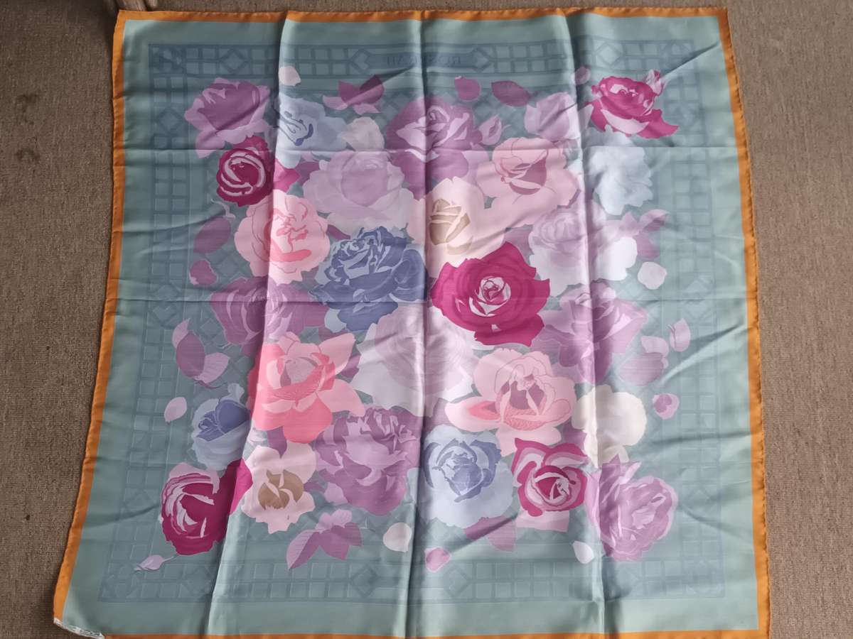 VINTAGE HERMÈS 100% Silk Scarf Roseraie Design By Christiane Vauzelles With Box