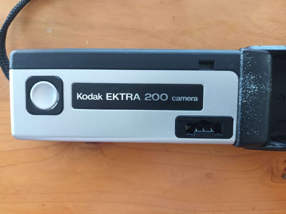 VINTAGE Kodak Ektra 200 Camera