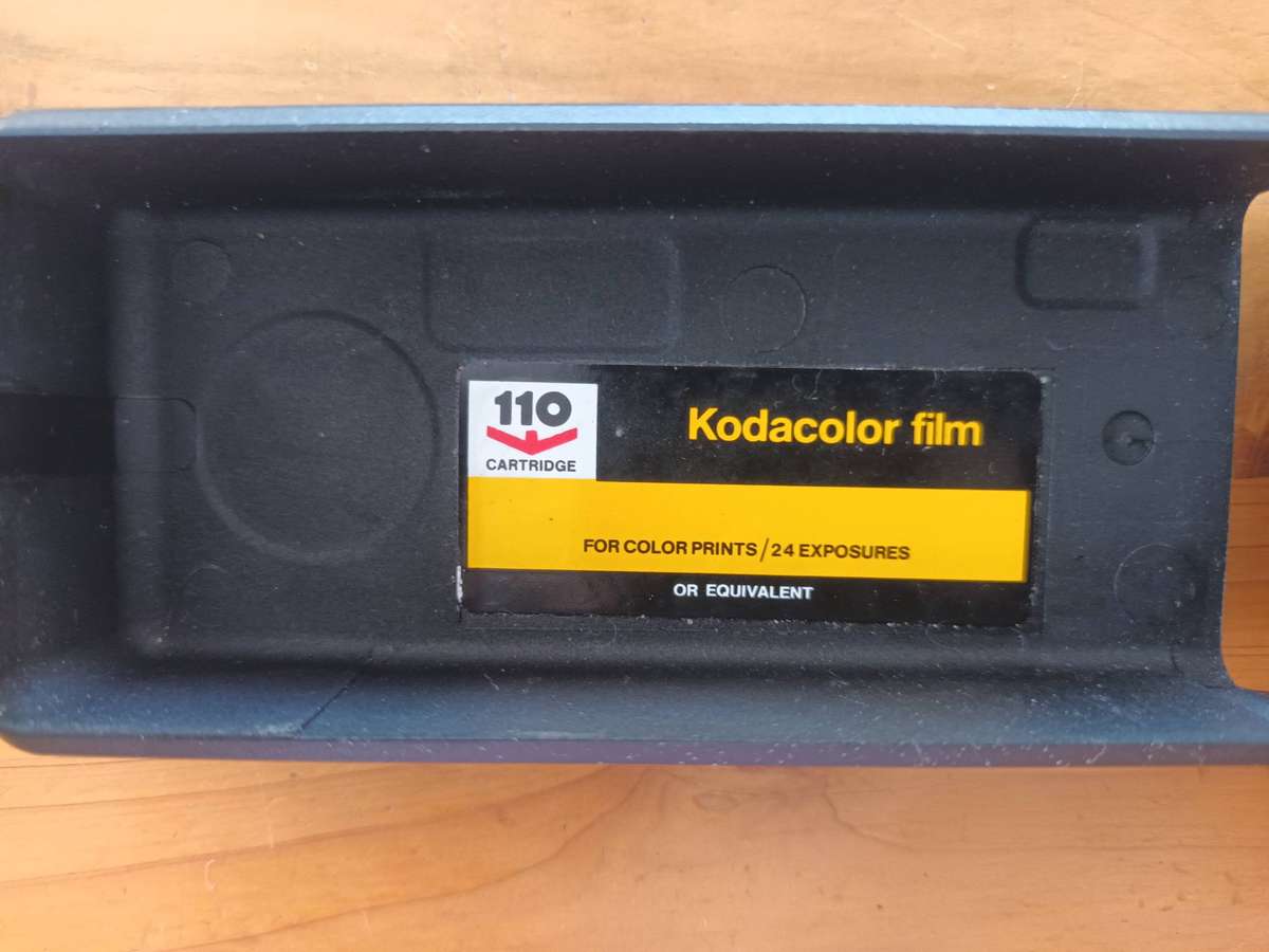 VINTAGE Kodak Ektra 200 Camera