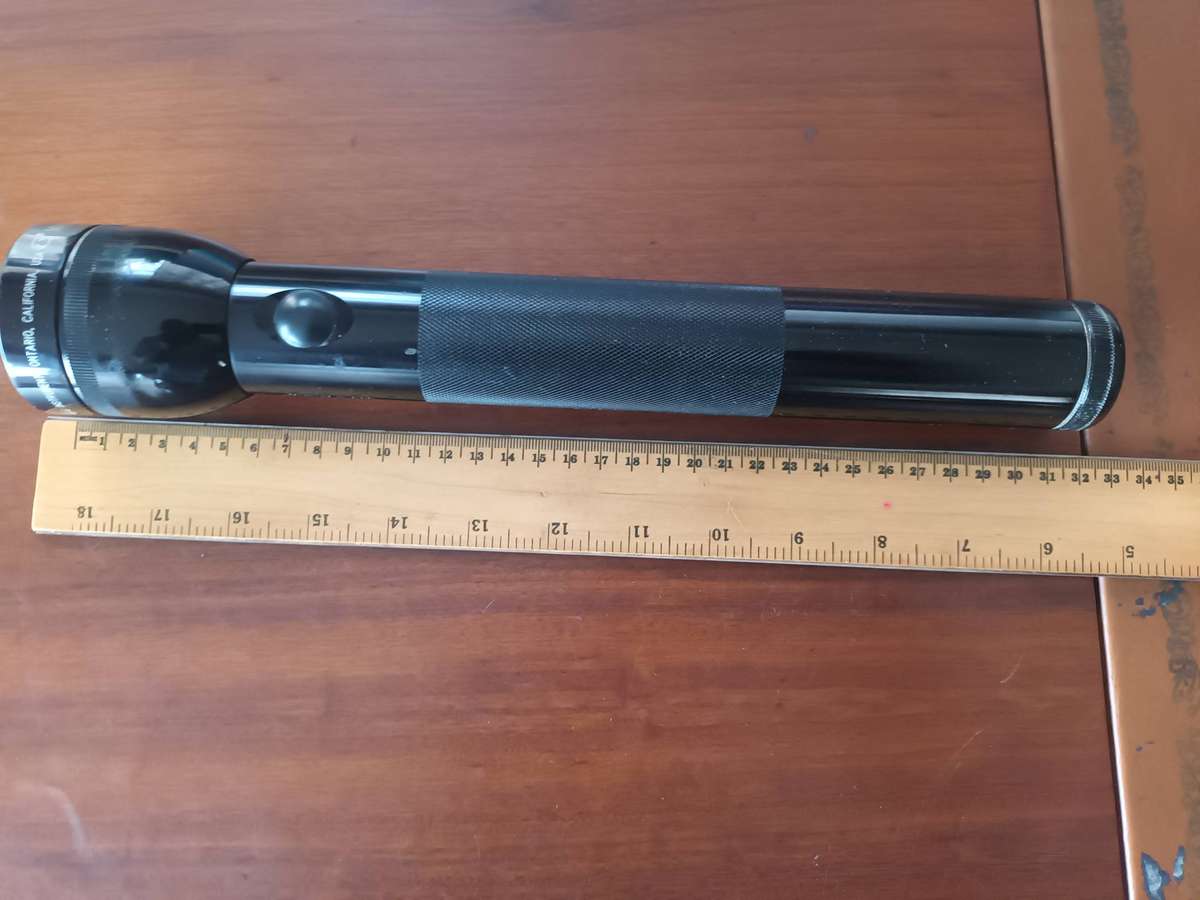 Vintage Mag-Lite 4D Cell Flashlight Made In USA  Black