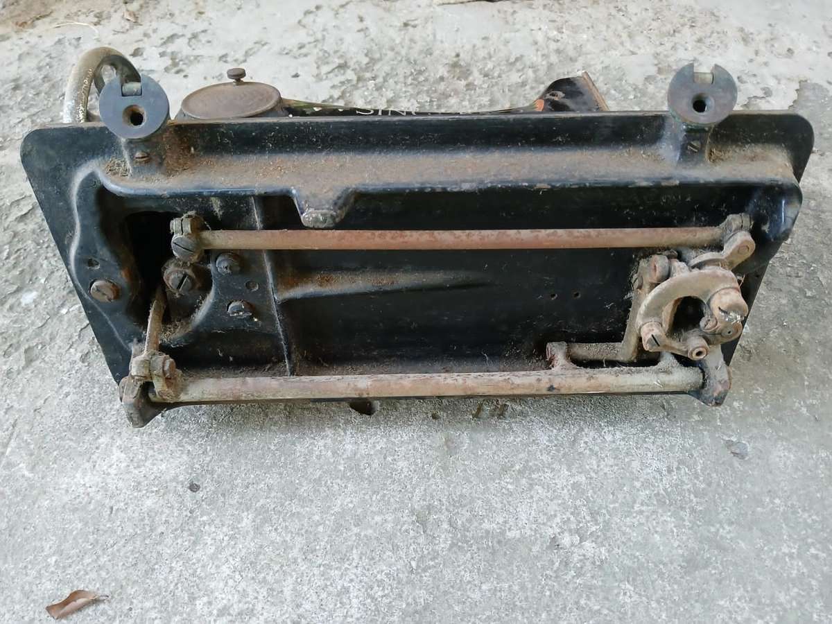 ANTIQUE Singer Sewing Machine For Restoration Model No. Y6376083