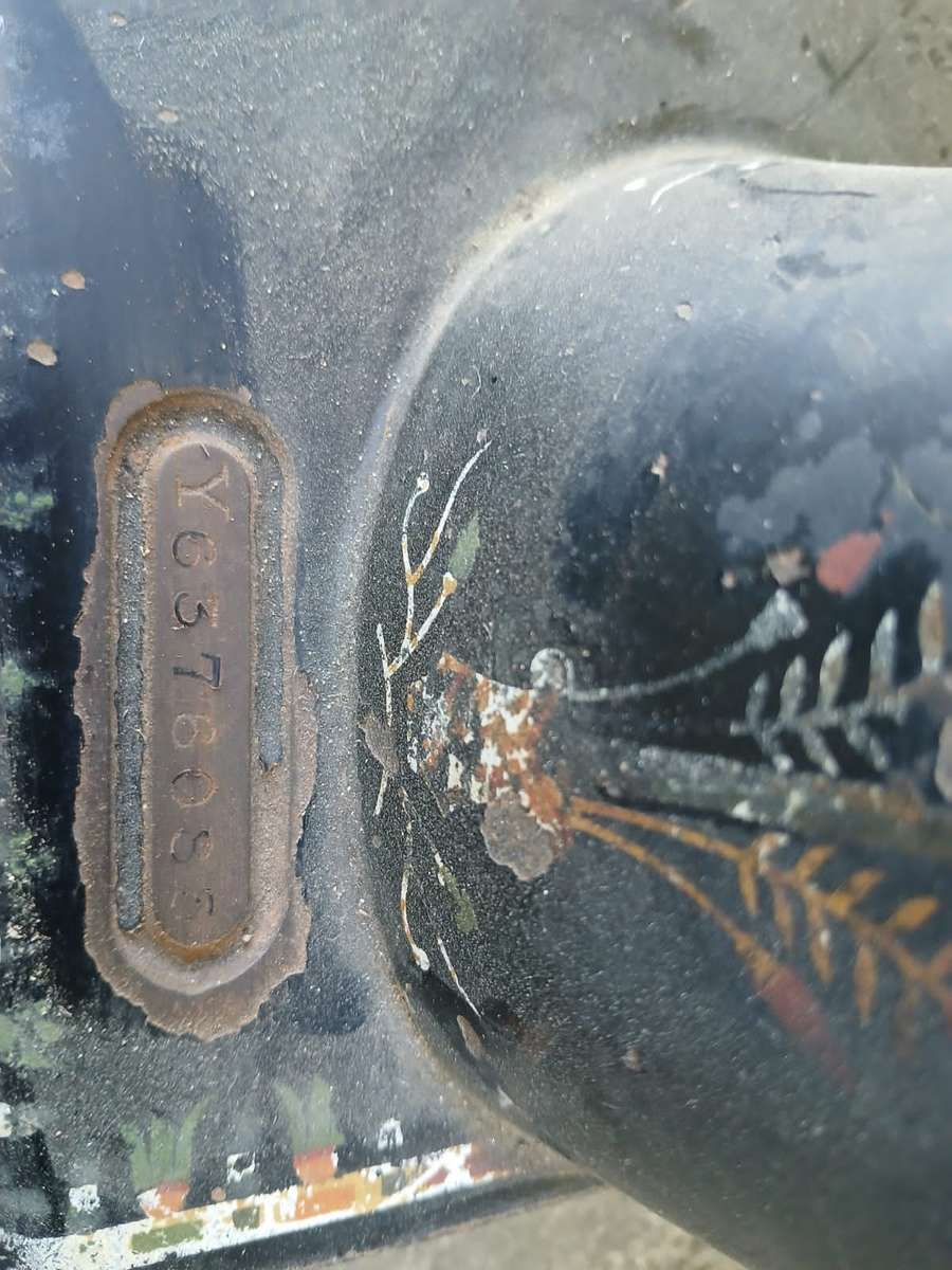 ANTIQUE Singer Sewing Machine For Restoration Model No. Y6376083