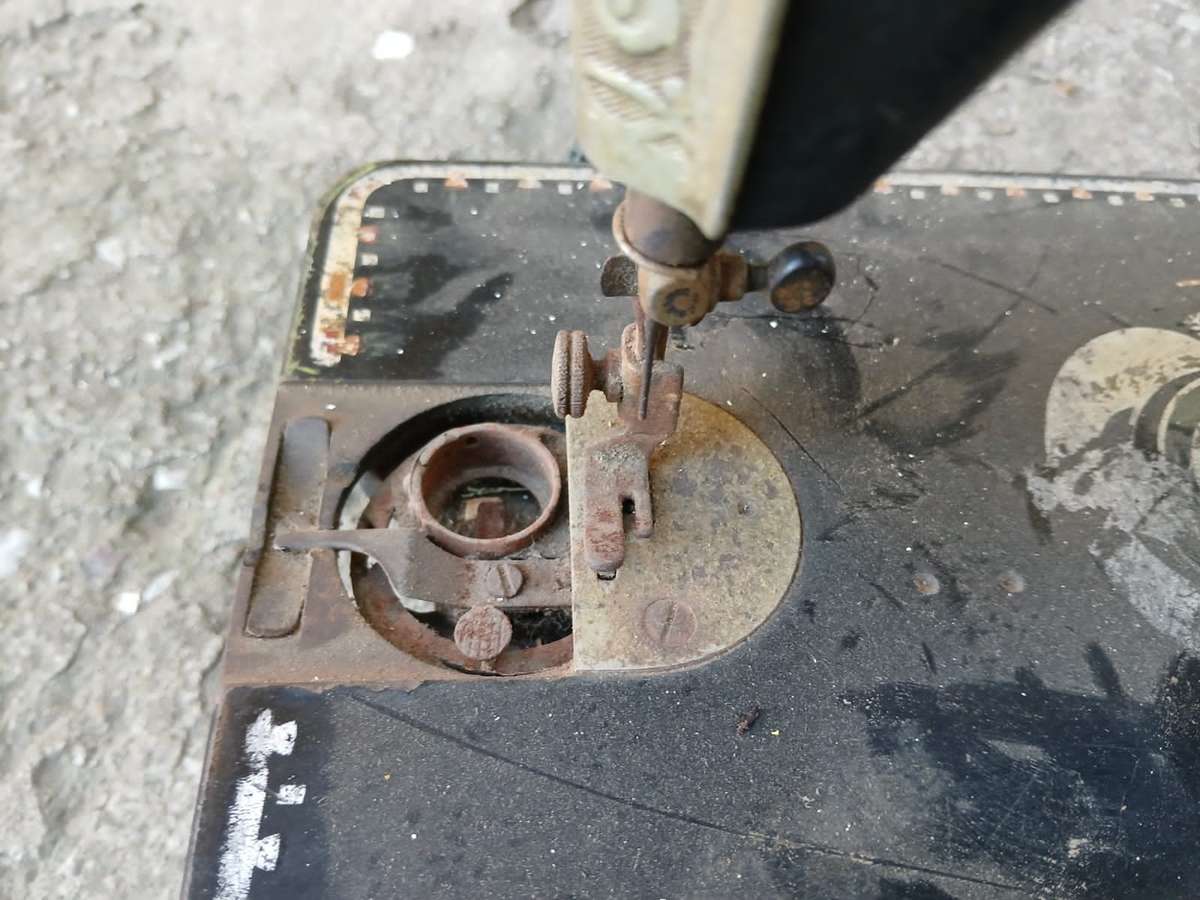 ANTIQUE Singer Sewing Machine For Restoration Model No. Y6376083