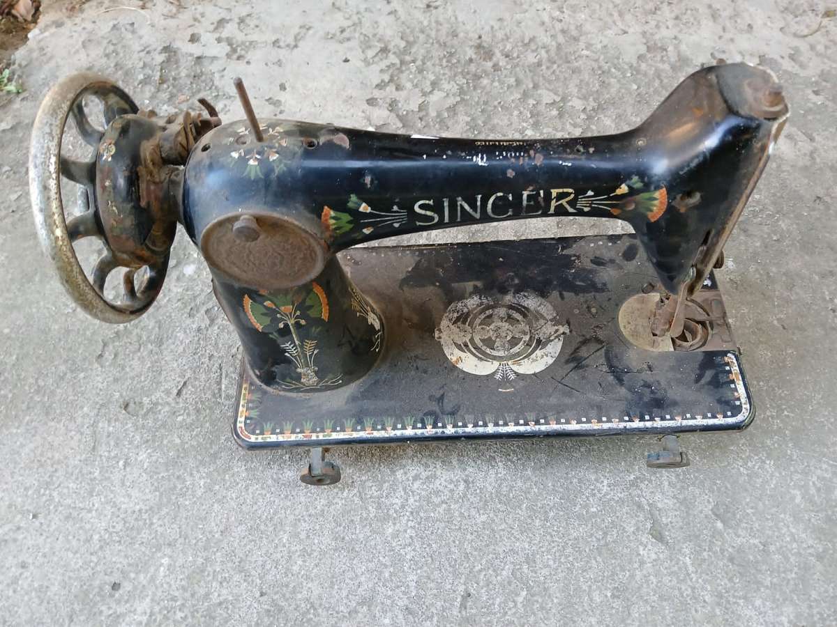 ANTIQUE Singer Sewing Machine For Restoration Model No. Y6376083