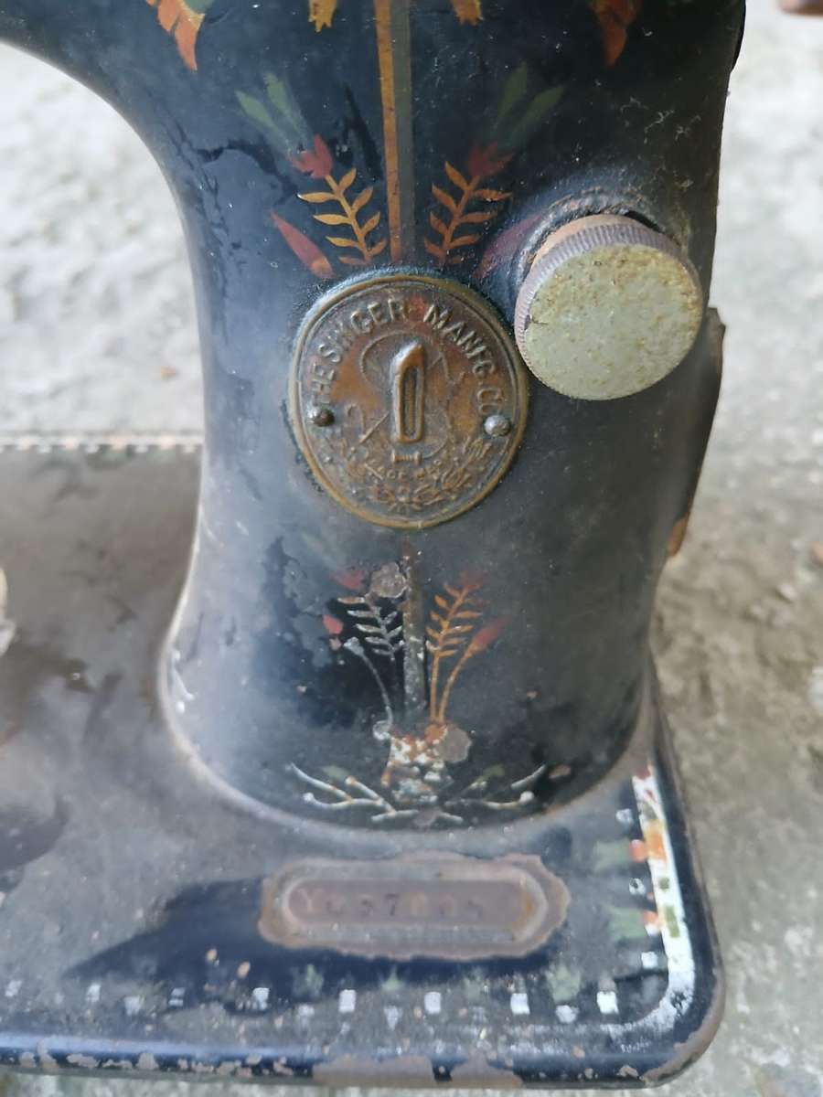 ANTIQUE Singer Sewing Machine For Restoration Model No. Y6376083