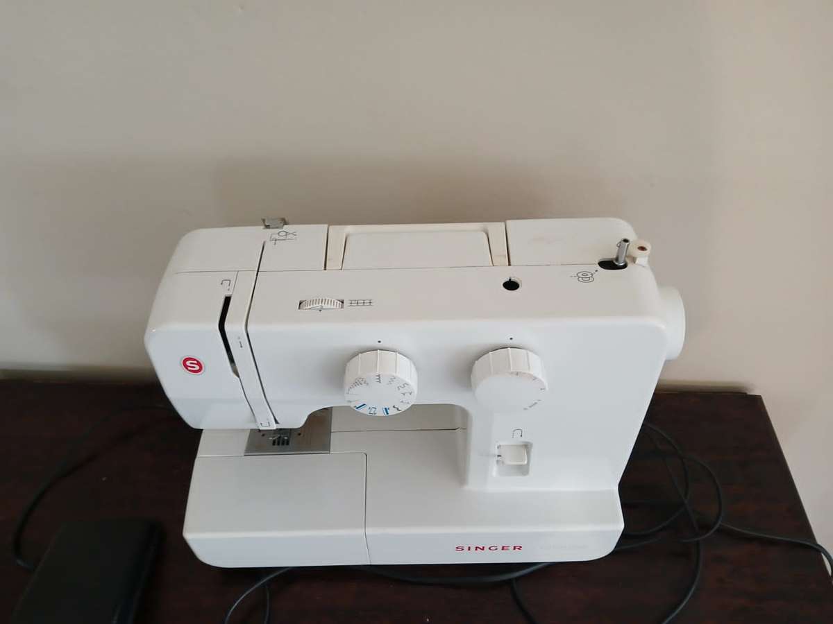 Singer Promise Sewing Machine Model 1409