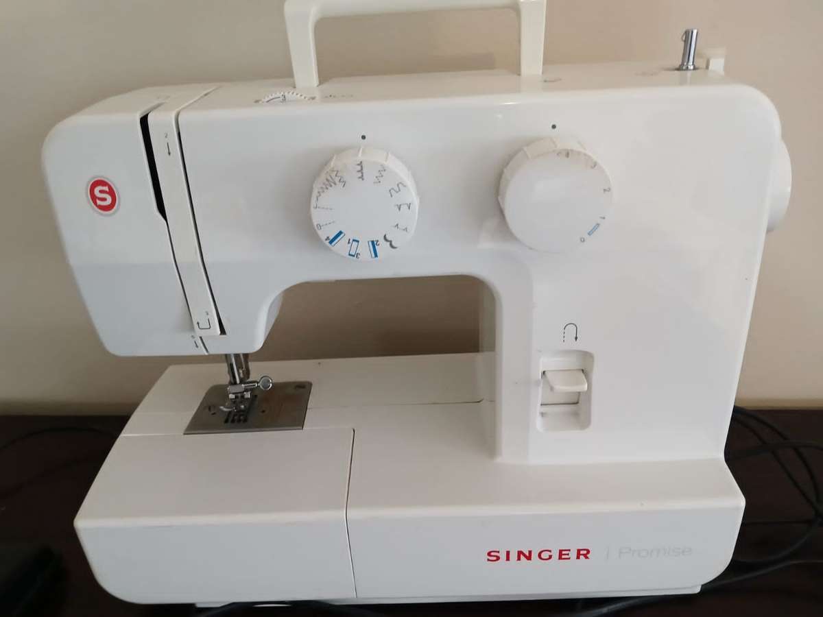 Singer Promise Sewing Machine Model 1409