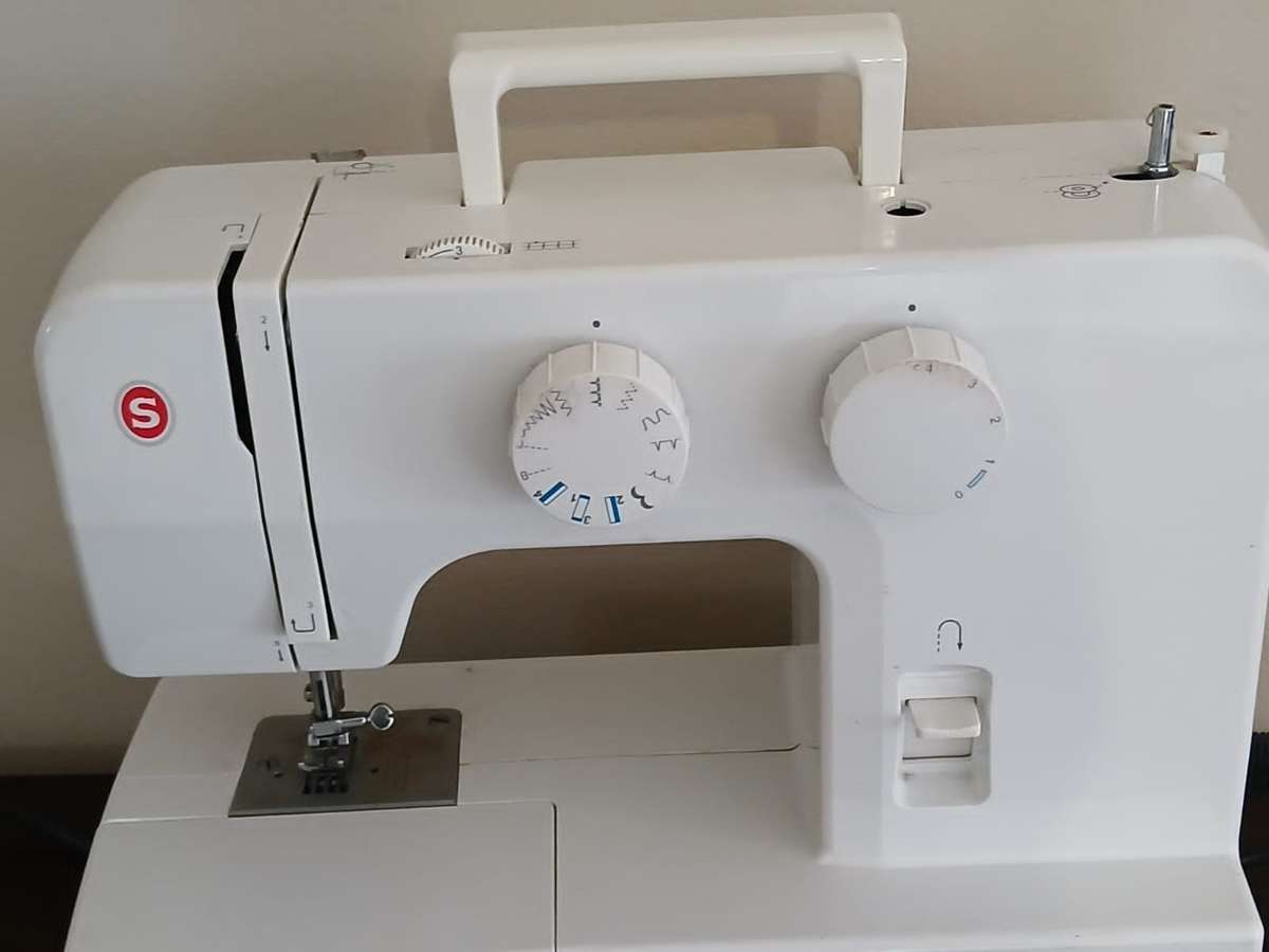 Singer Promise Sewing Machine Model 1409