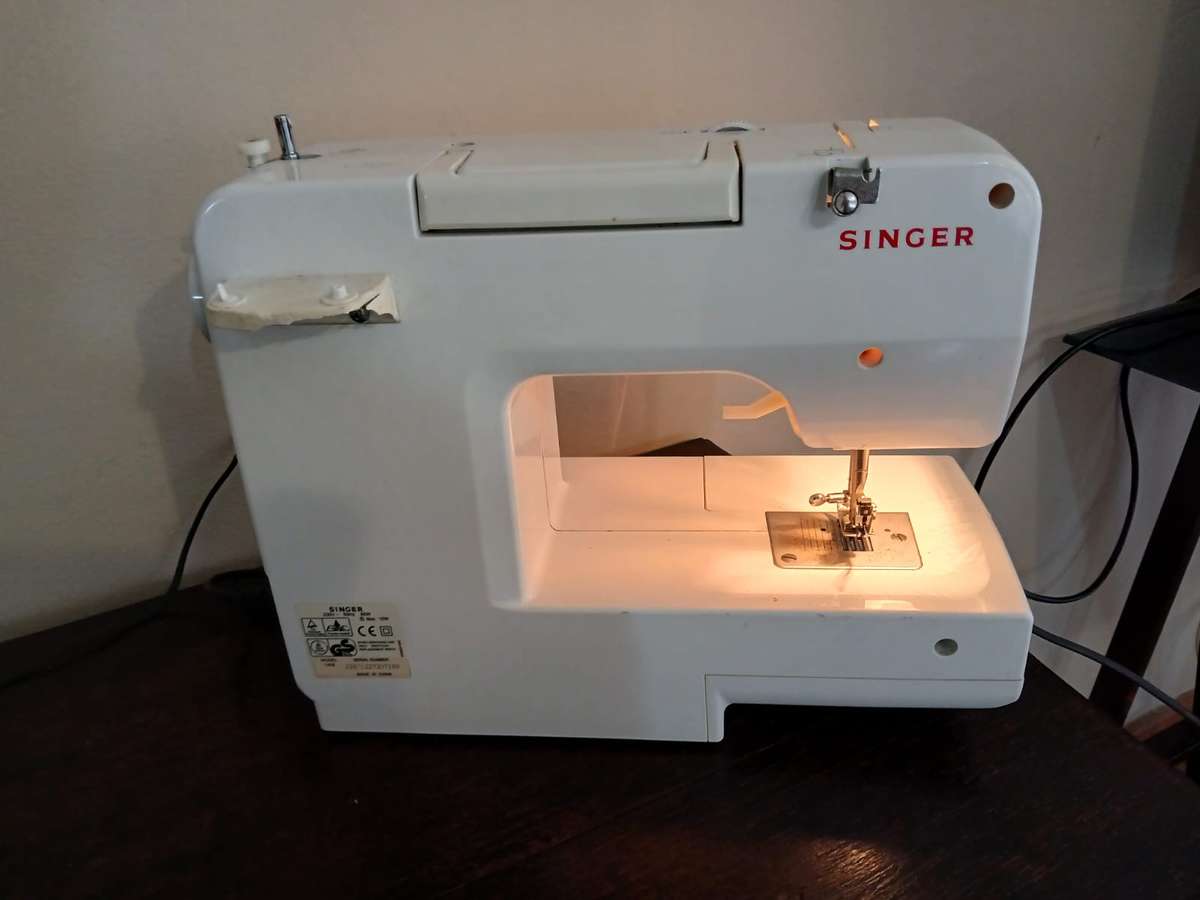 Singer Promise Sewing Machine Model 1409