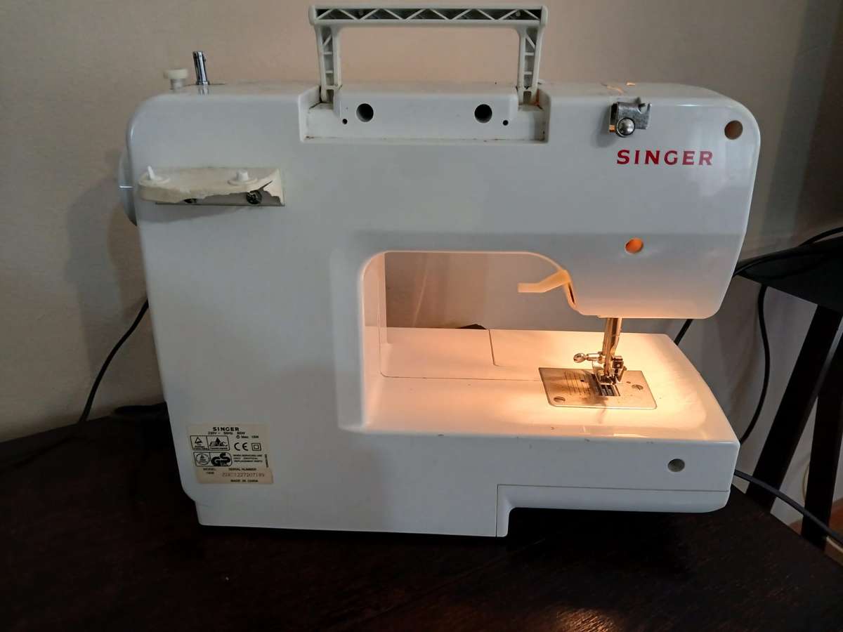 Singer Promise Sewing Machine Model 1409