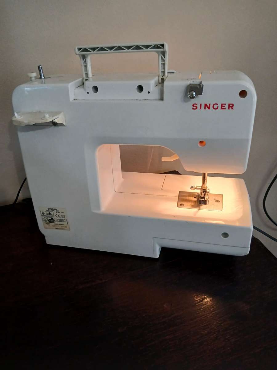 Singer Promise Sewing Machine Model 1409