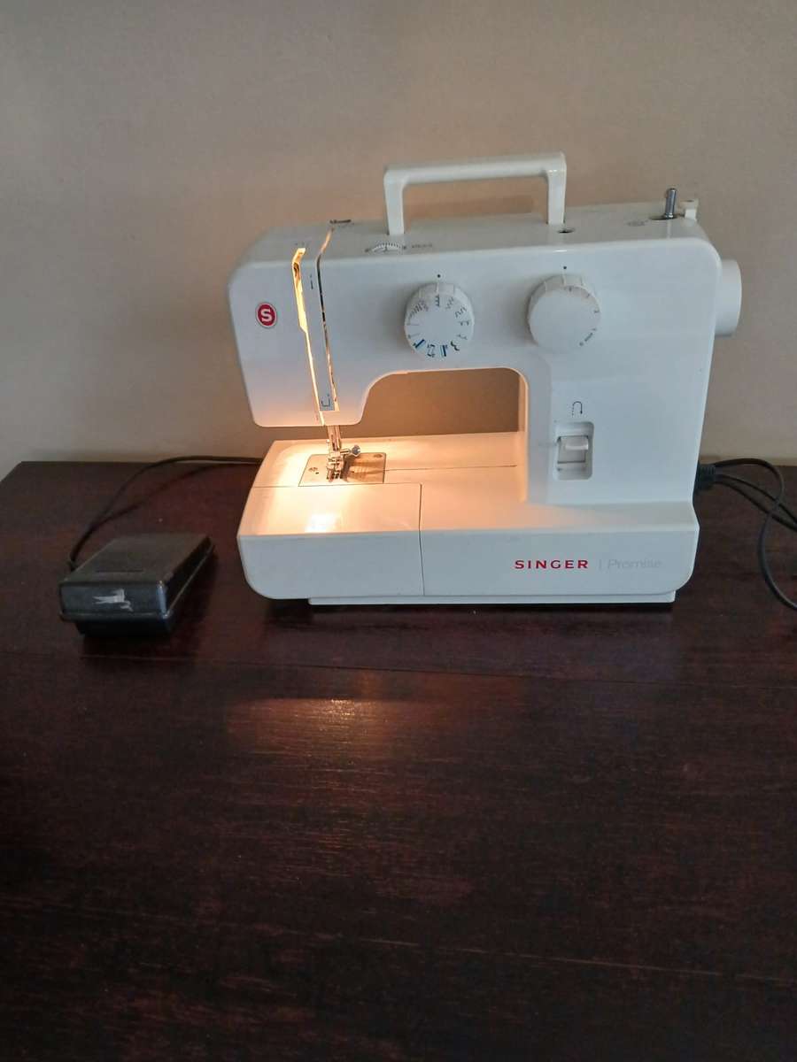 Singer Promise Sewing Machine Model 1409