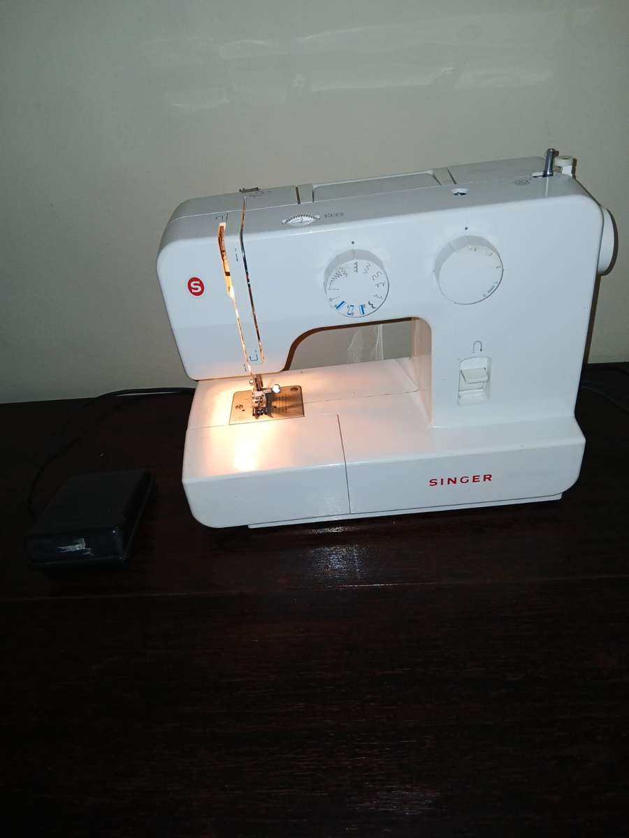 Singer Promise Sewing Machine Model 1409
