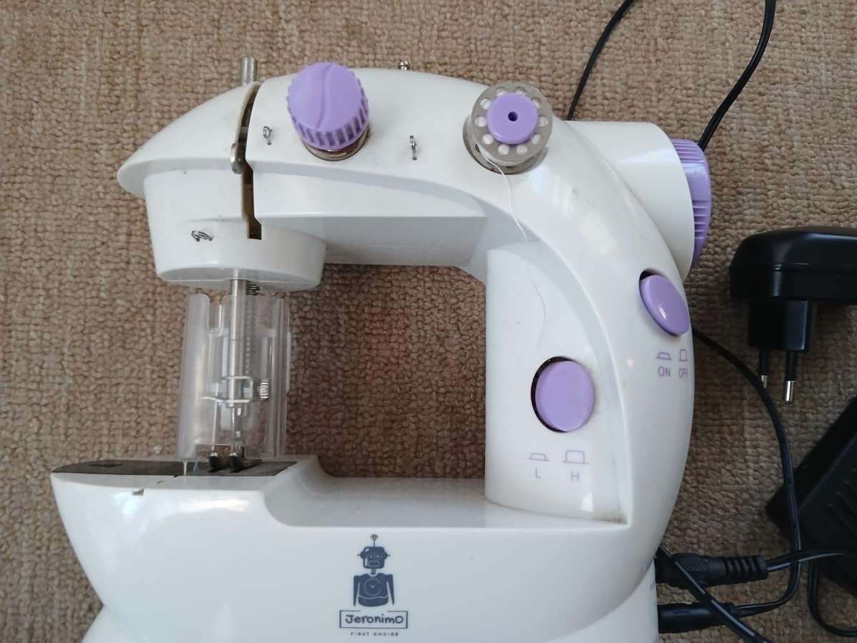 Jeronimo Mini Sewing Machine