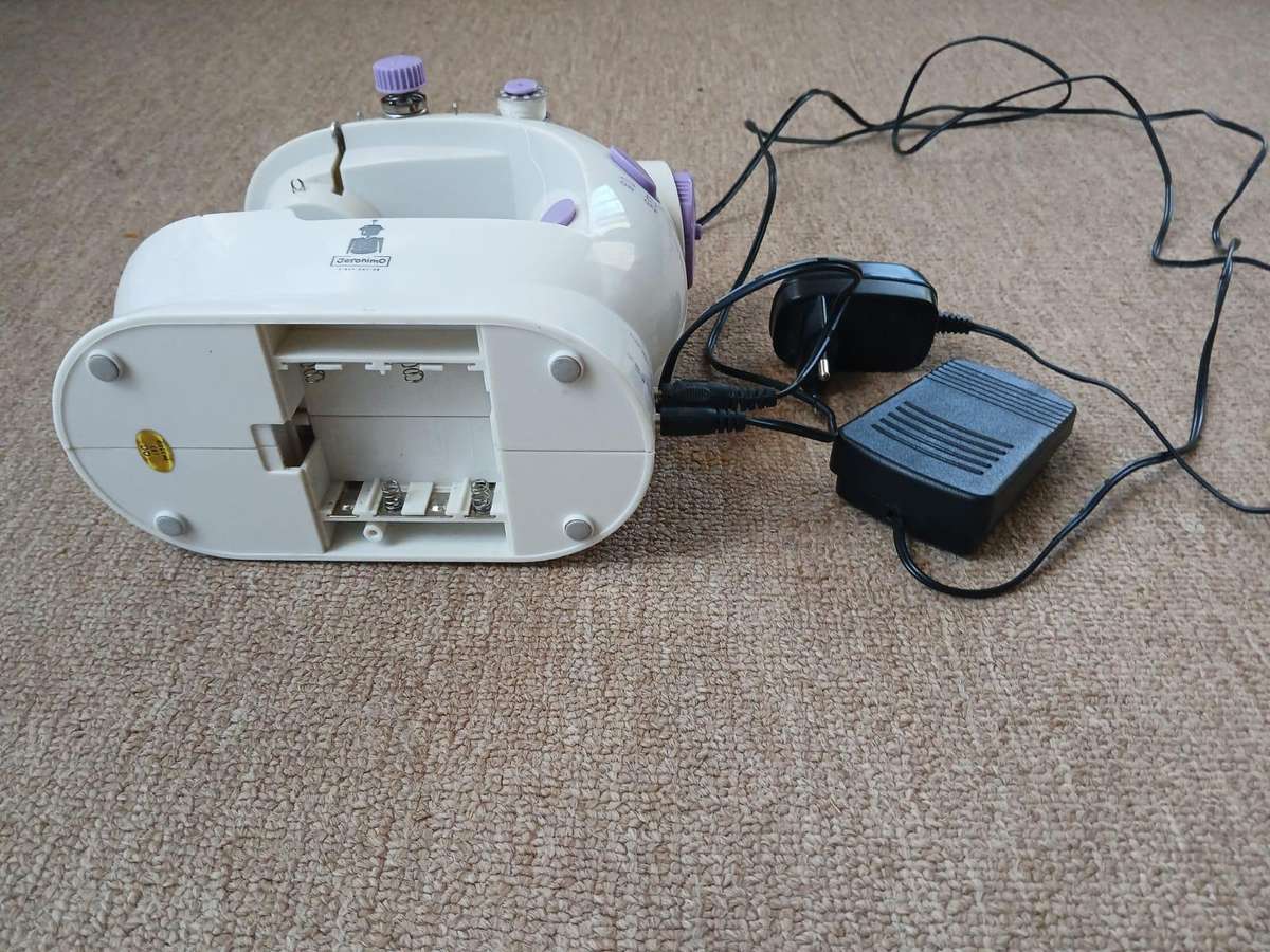 Jeronimo Mini Sewing Machine