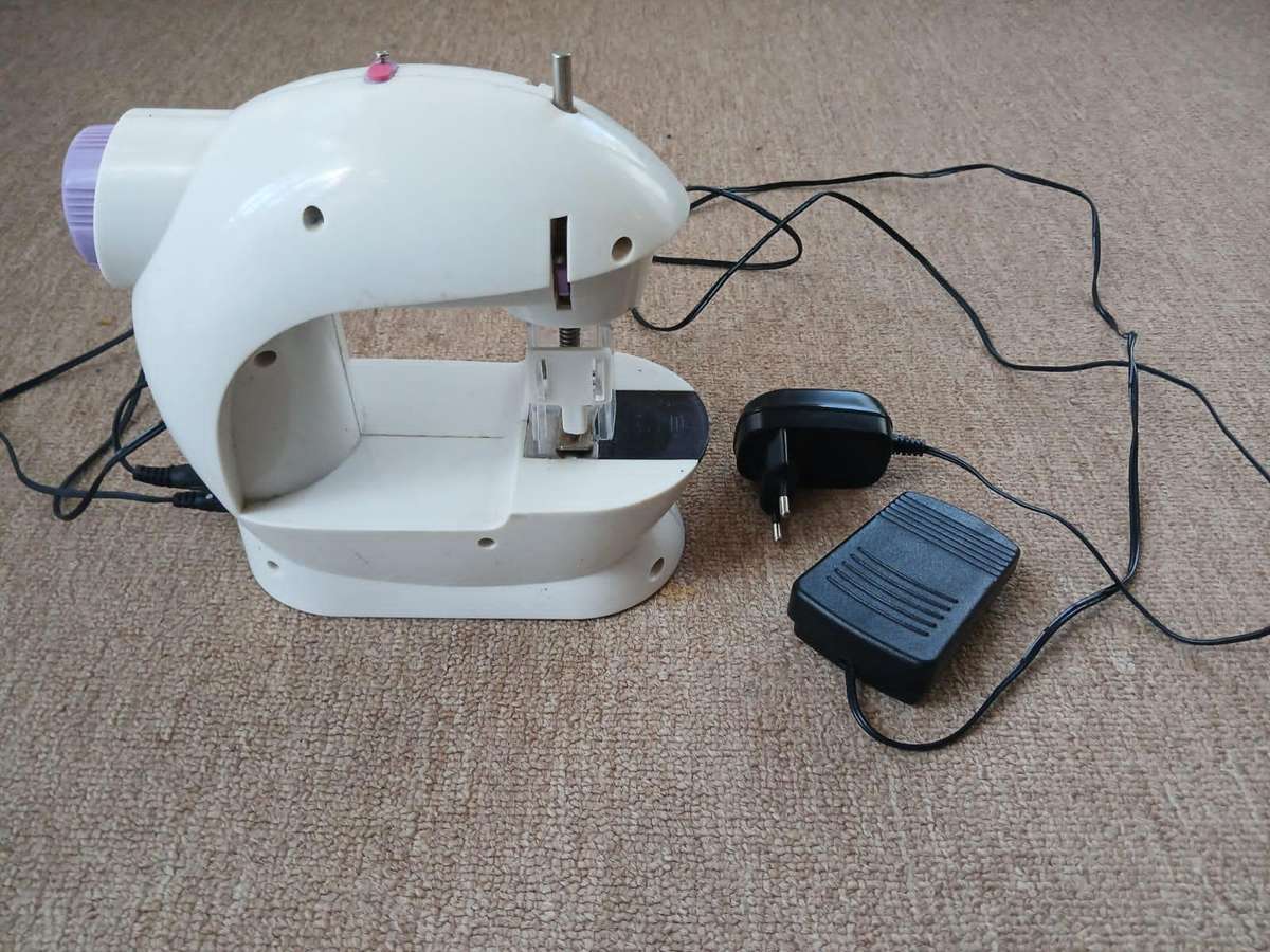 Jeronimo Mini Sewing Machine