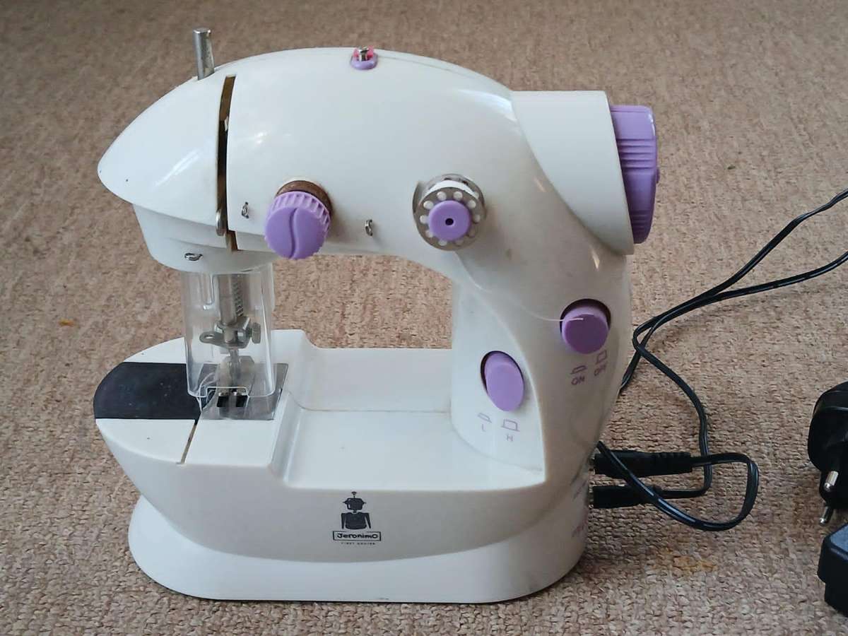 Jeronimo Mini Sewing Machine