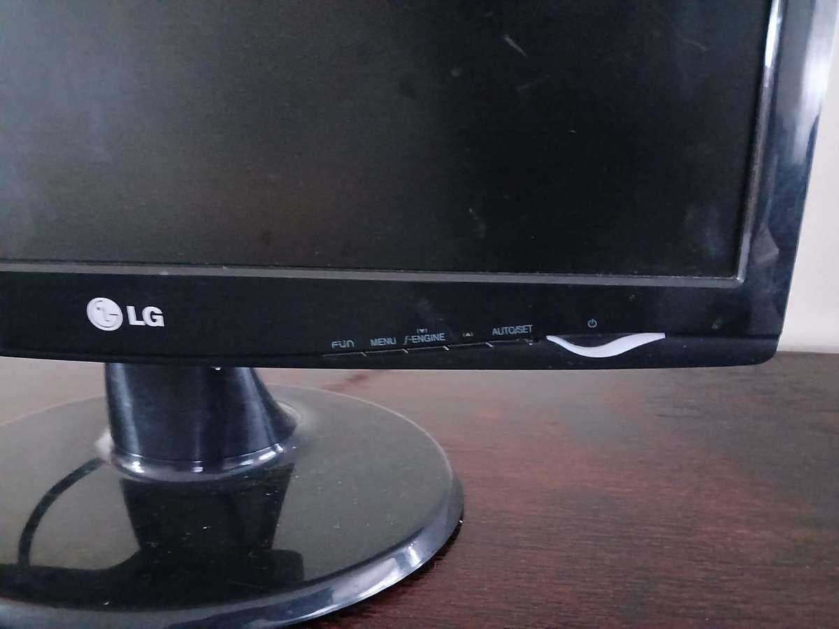 LG W1943SS-PF 18.5" Wide-screen LCD Monitor