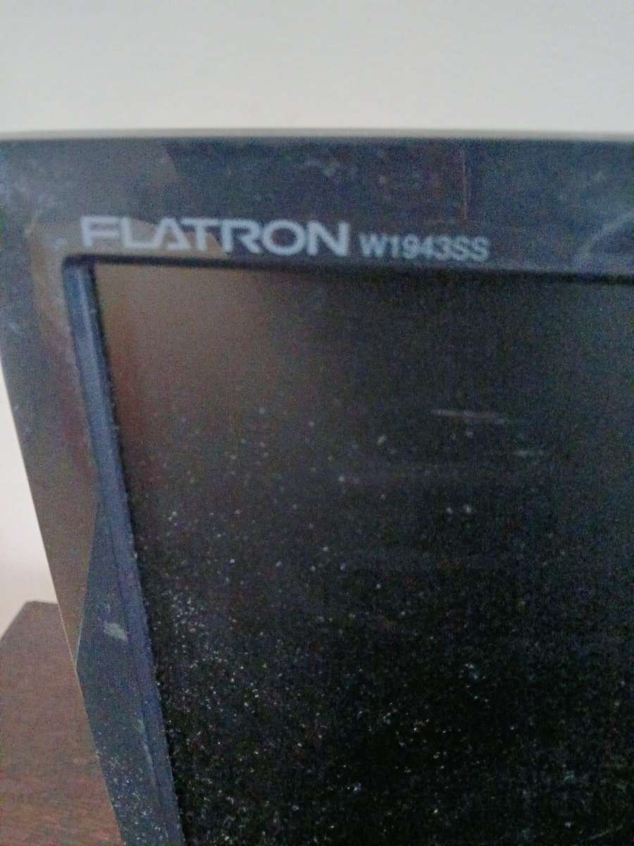 LG W1943SS-PF 18.5" Wide-screen LCD Monitor