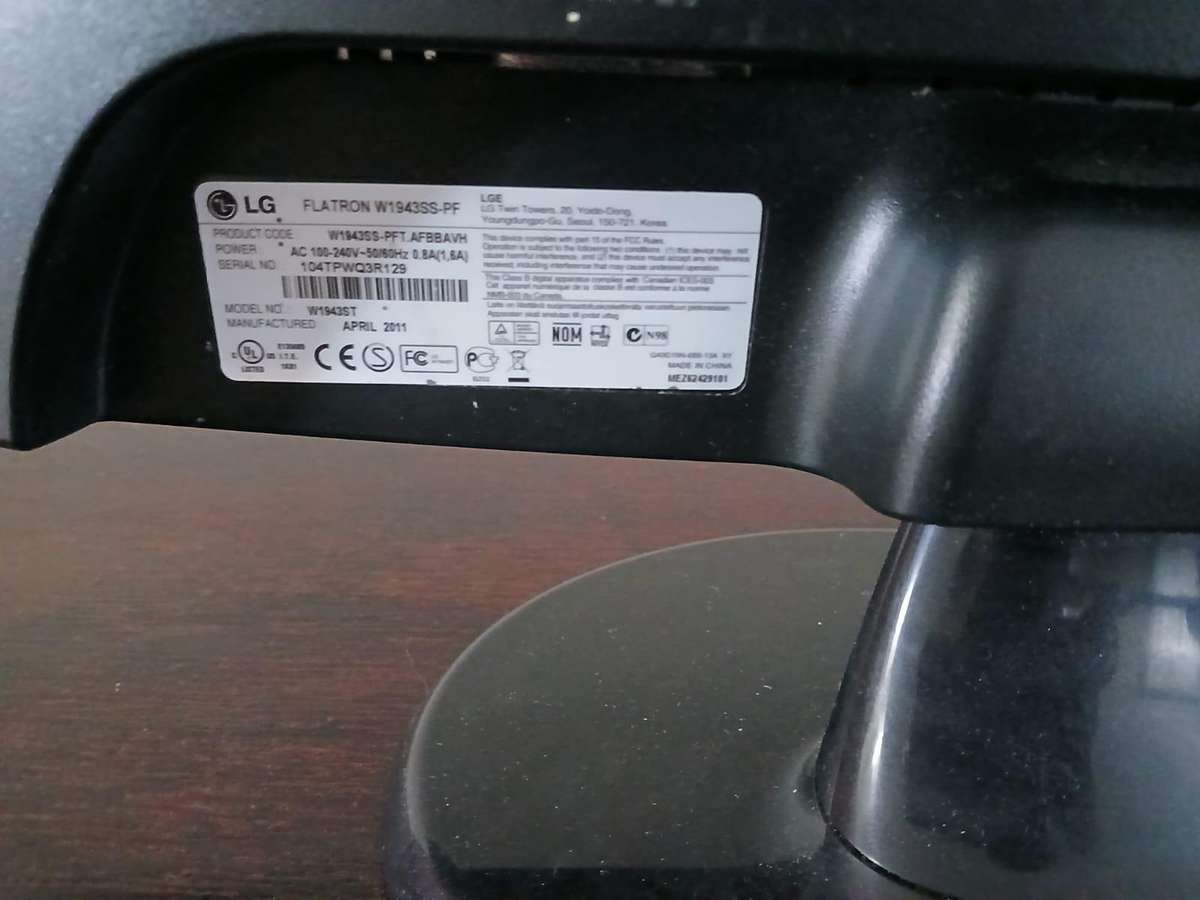 LG W1943SS-PF 18.5" Wide-screen LCD Monitor