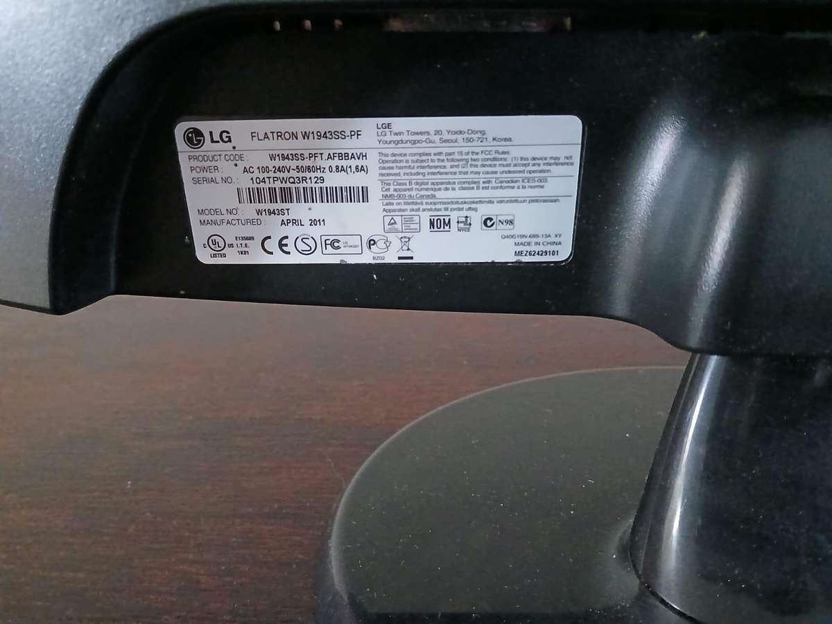 LG W1943SS-PF 18.5" Wide-screen LCD Monitor