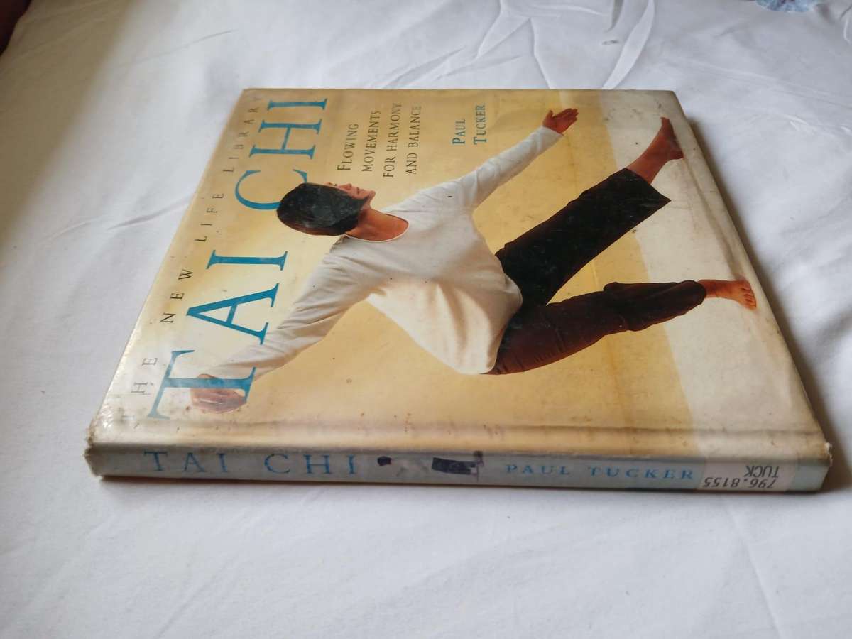 Tai Chi : Flowing Movements for Harmony and Balance by Paul Tucker